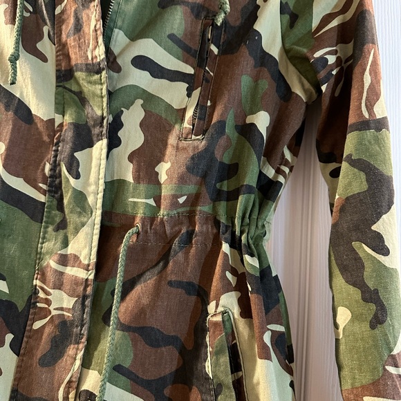 Papaya Camo light jacket in size medium. Never worn. - Picture 2 of 3